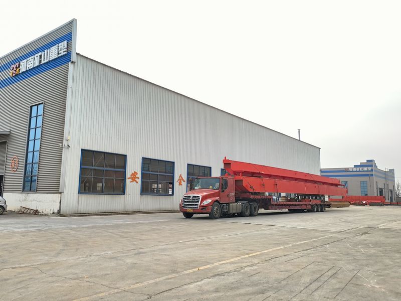 兩臺10噸 跨度28.4米電動葫蘆橋式起重機，發往山東威海